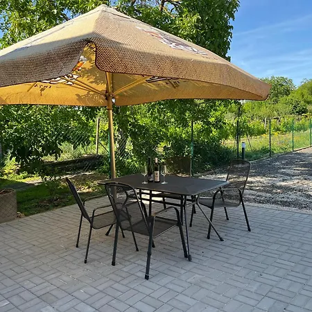 Na Vinne Stezce 아파트 *